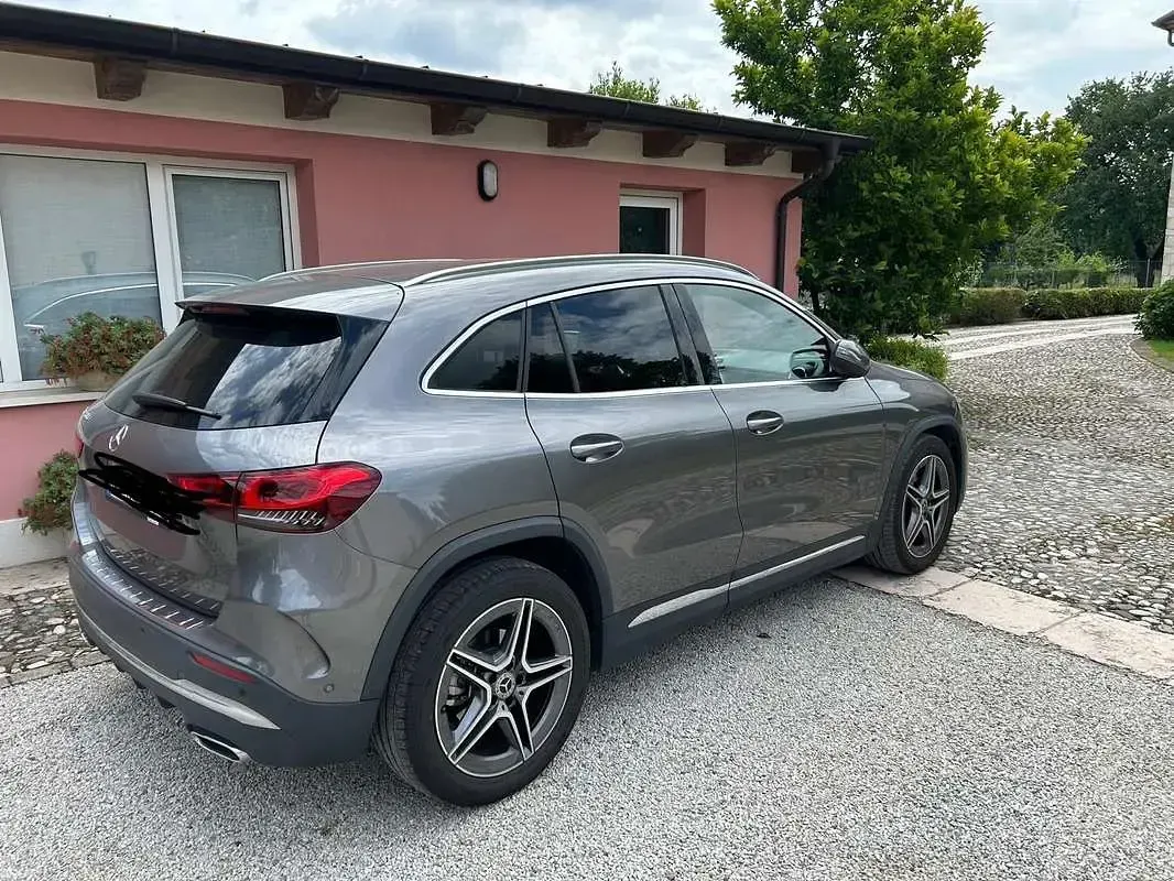 Usata Mercedes GLA200 Premium 150 CV (110 kW) 2022 Grigio SUV