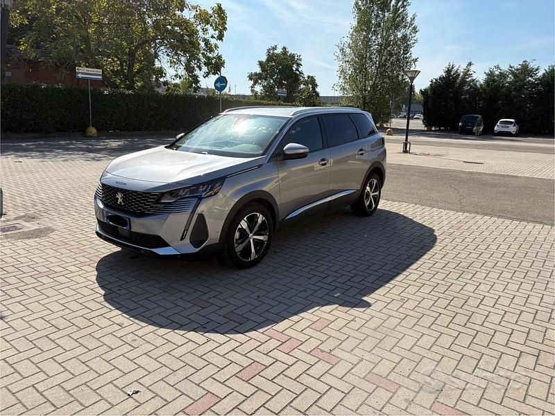 Usata Peugeot 5008 Allure 131 CV (96 kW) 2021 Grigio SUV