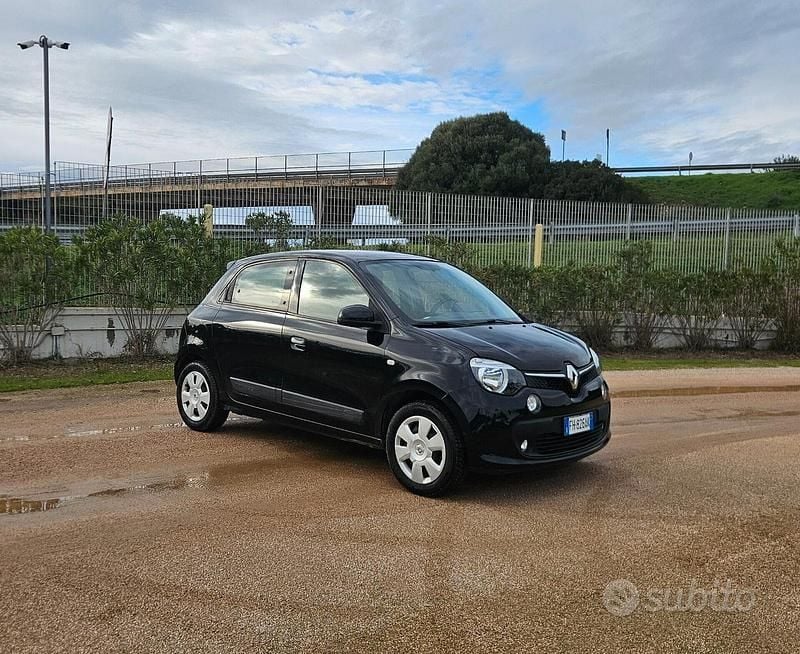 Nero Usata 2017 Renault Twingo SE Due volumi | 8000 € (Buon prezzo) - Immagine 1/4