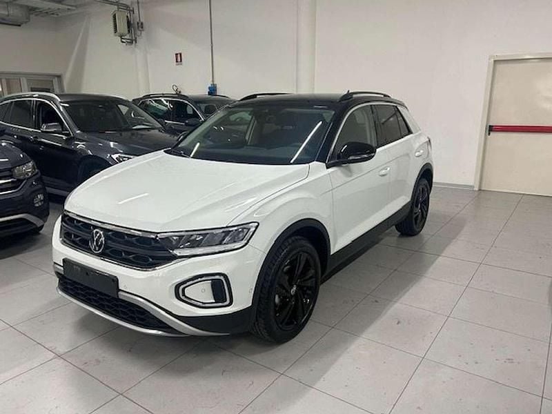 Bianco Nuova 2025 VW T-Roc Sportline SUV | 28.300 € (Super prezzo) - Immagine 1/4
