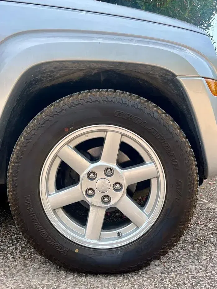 Usata Jeep Cherokee Limited 163 CV (119 kW) 2006 Grigio SUV