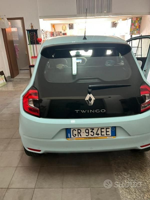 Usata Renault Twingo 65 CV (47 kW) 2024 Blu Utilitaria