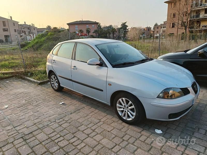 Usata Seat Ibiza 101 CV (74 kW) 2003 Blu Utilitaria