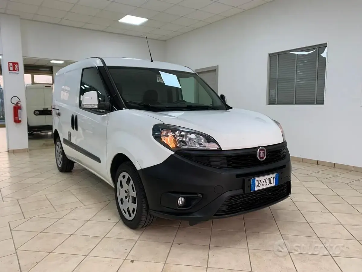 Usata Fiat Doblò Easy 120 CV (88 kW) 2020 Bianco Monovolume