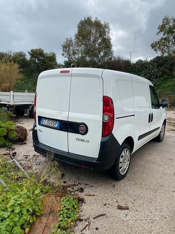 Usata Fiat Doblò 105 CV (77 kW) 2014 Bianco Monovolume