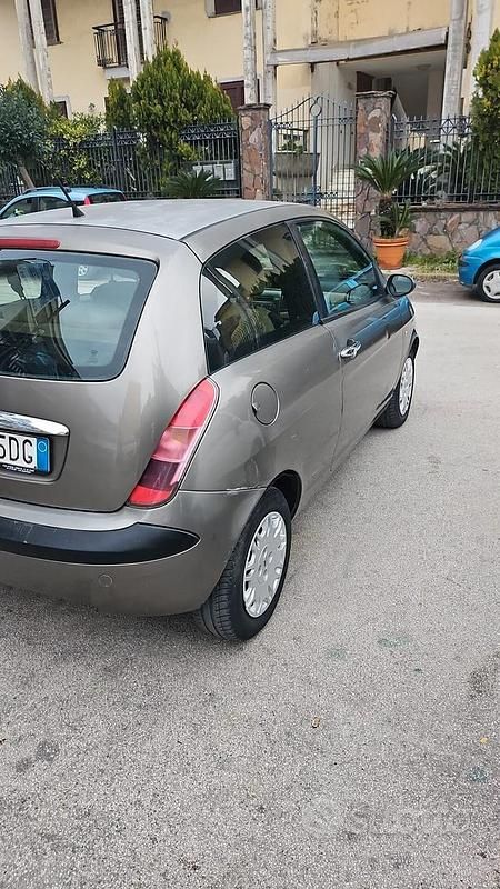 Usata Lancia Ypsilon 60 CV (44 kW) 2003 Grigio Utilitaria