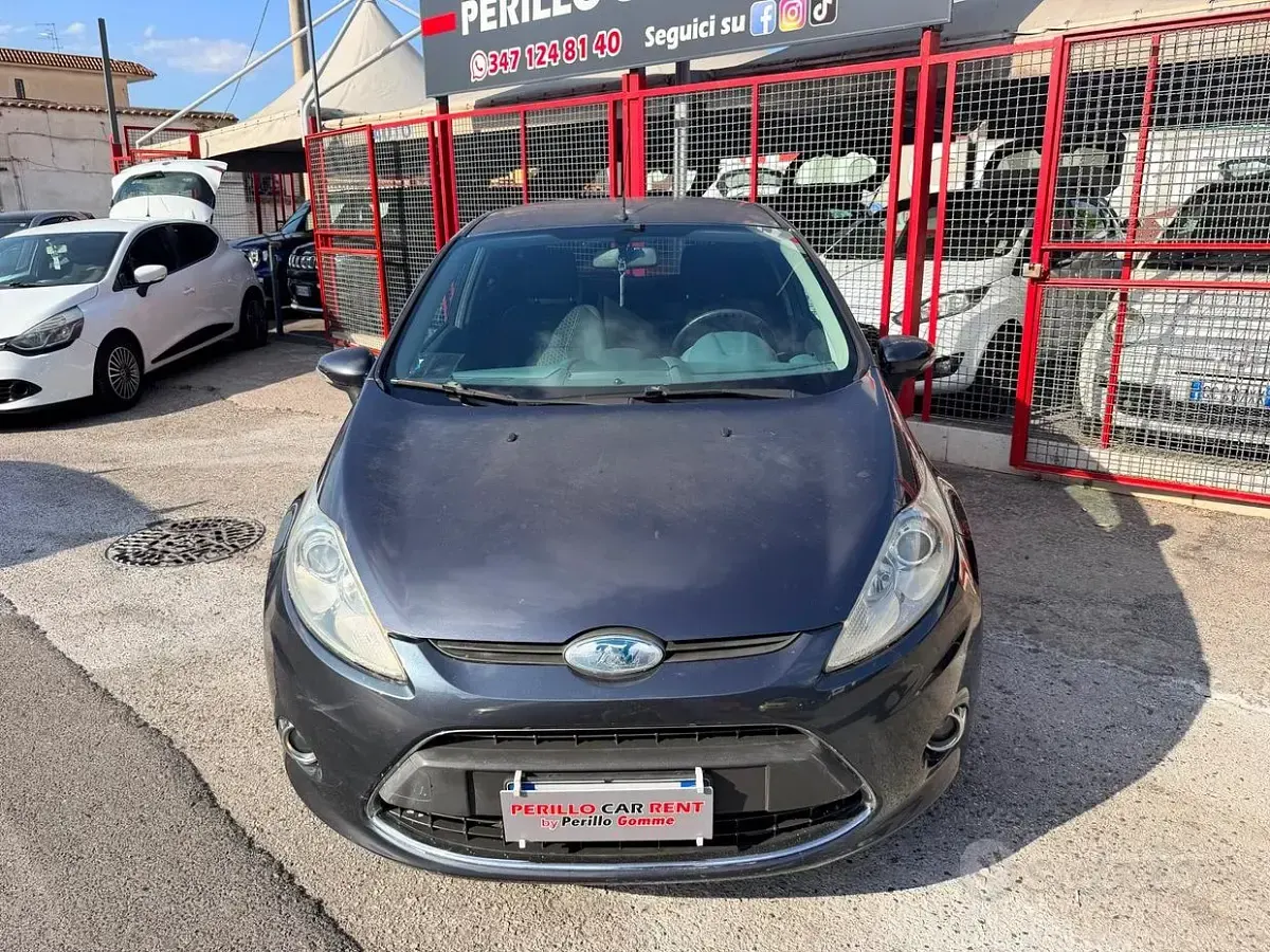 Usata Ford Fiesta Titanium 82 CV (60 kW) 2009 Grigio Berlina