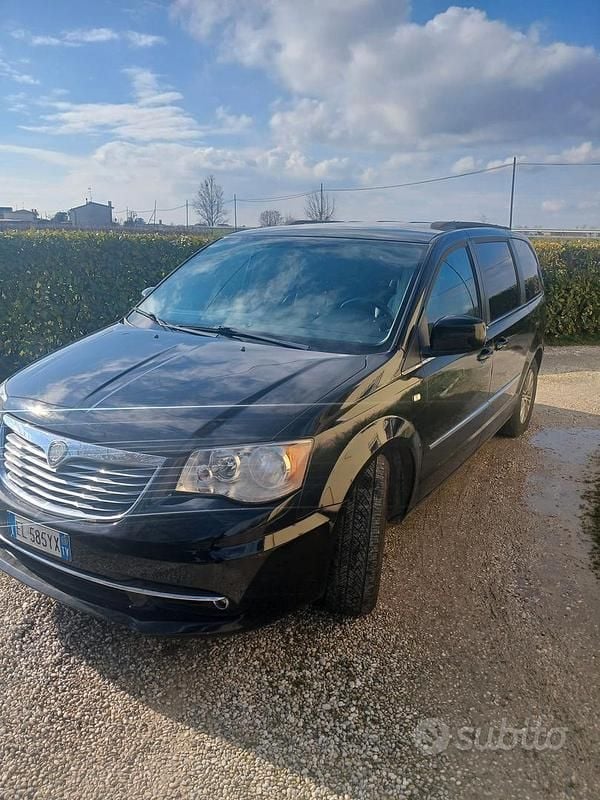 Usata Lancia Voyager 163 CV (119 kW) 2012 Nero Monovolume