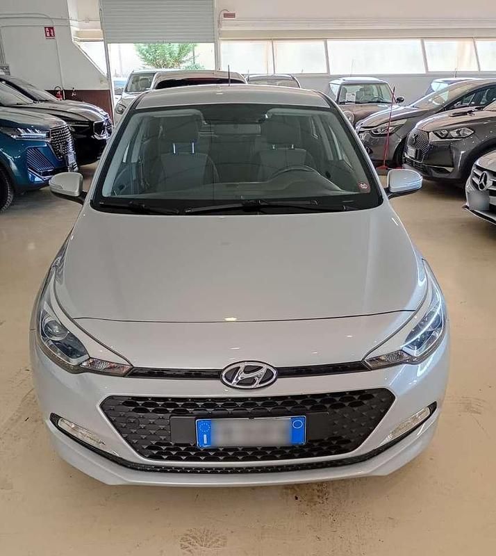 Usata Hyundai i20 84 CV (61 kW) 2018 Argento Utilitaria