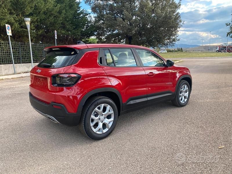 Usata Jeep Avenger Altitude 100 CV (73 kW) 2023 Rosso SUV