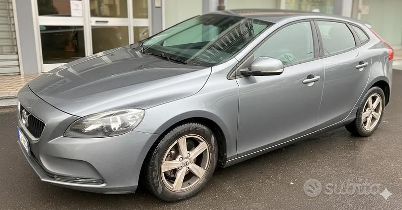 Usata Volvo V40 Business Edition 120 CV (88 kW) 2017 Grigio Berlina