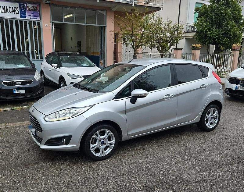Usata Ford Fiesta Titanium 95 CV (69 kW) 2016 Grigio Berlina