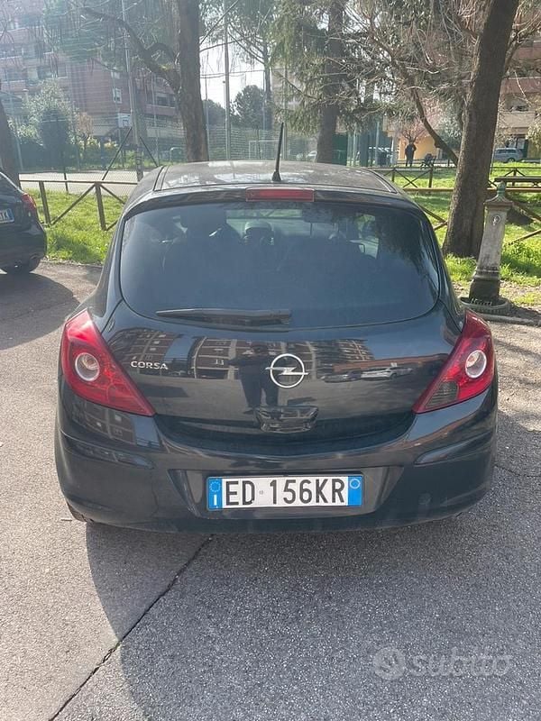 Usata Opel Corsa 85 CV (62 kW) 2010 Nero Utilitaria