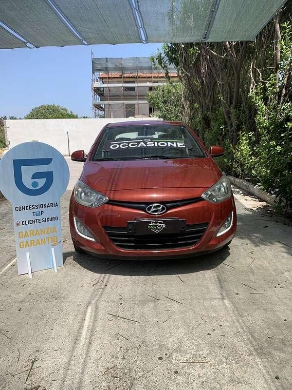 Rosso Usata 2013 Hyundai i20 Edition Due volumi | 3490 € (Ottimo prezzo) - Immagine 1/4