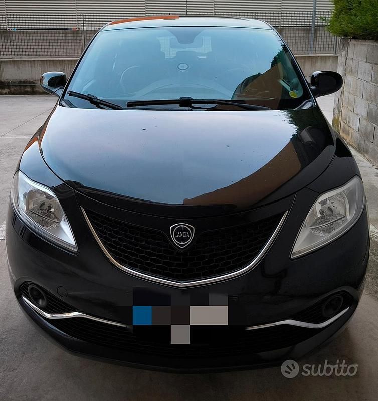 Usata Lancia Ypsilon Platinum 69 CV (50 kW) 2017 Nero Utilitaria