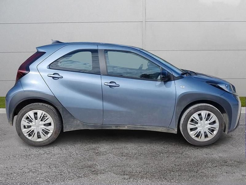 Usata Toyota Aygo X Active 98 CV (72 kW) 2025 Persian salt metallic SUV