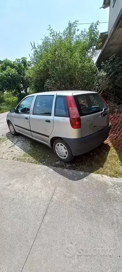 Usata Fiat Punto 54 CV (39 kW) 1999 Grigio Berlina