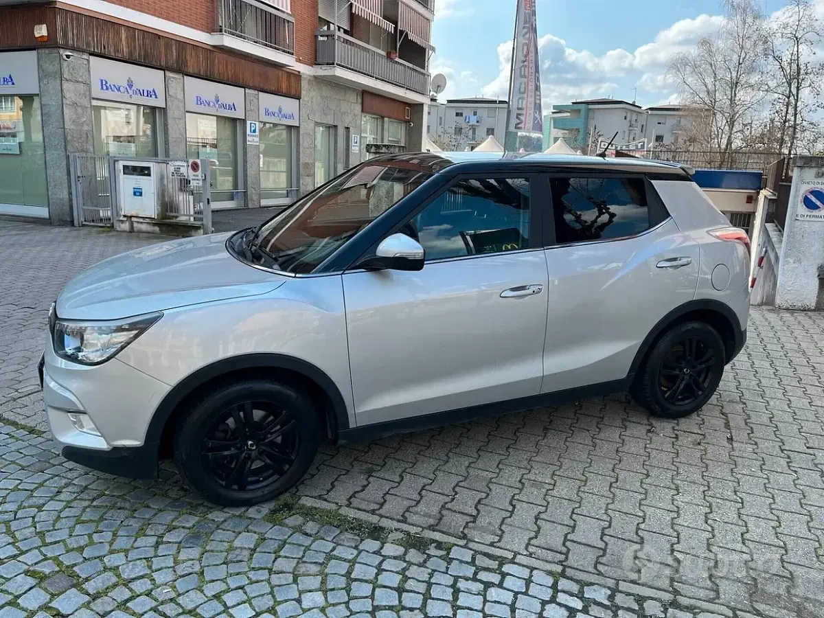 Usata SsangYong Tivoli 115 CV (84 kW) 2015 Grigio SUV