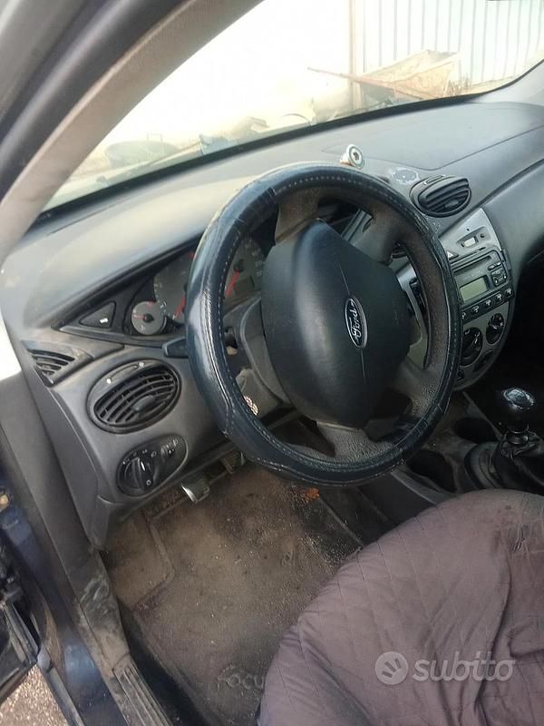 Blu Usata 2004 Ford Focus | 800 € - Immagine 1/4
