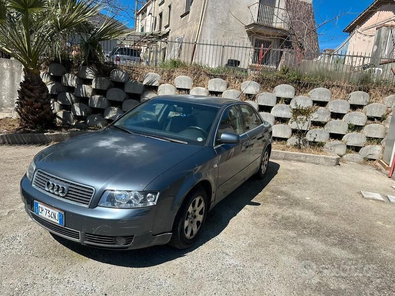 Usata 2004 Audi A4 Tre volumi | 1800 € (Buon prezzo) - Immagine 1/4