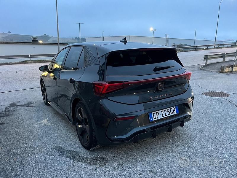 Usata Cupra Born 150 kW (204 CV) 2023 Grigio Utilitaria