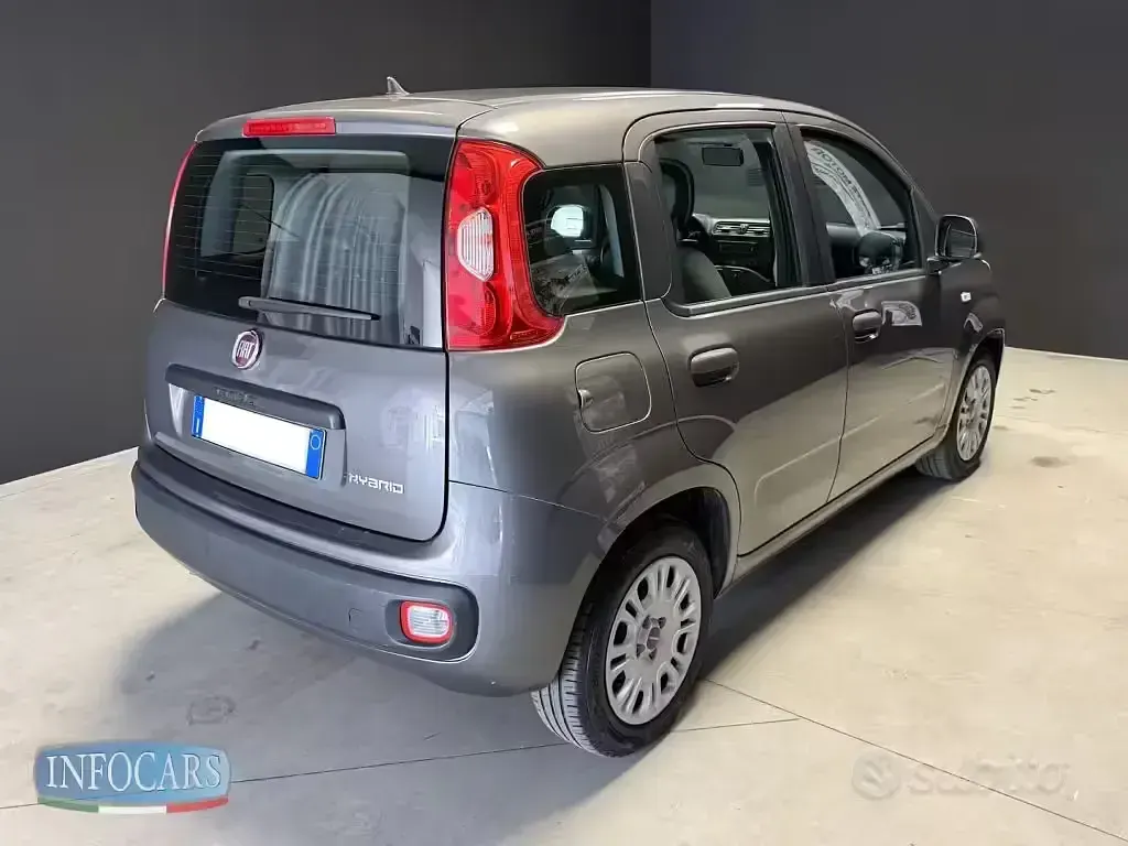 Usata Fiat Panda 69 CV (50 kW) 2022 Grigio metallizzato Utilitaria