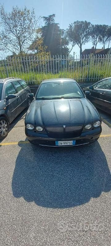Usata Jaguar X-type 145 CV (106 kW) 2009 Verde Berlina