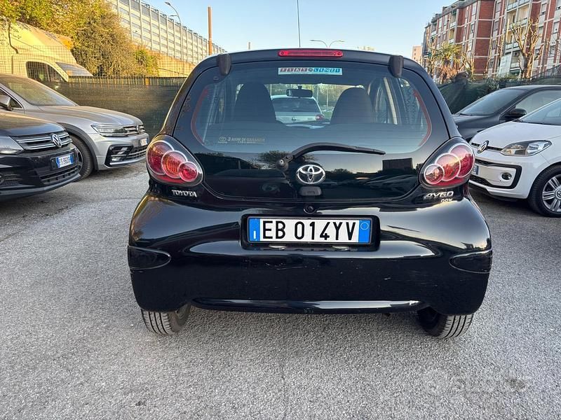 Usata Toyota Aygo Sol 68 CV (50 kW) 2010 Nero Utilitaria