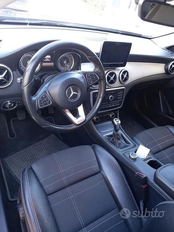 Nero Usata 2017 Mercedes GLA180 SUV | 15.300 € - Immagine 1/4