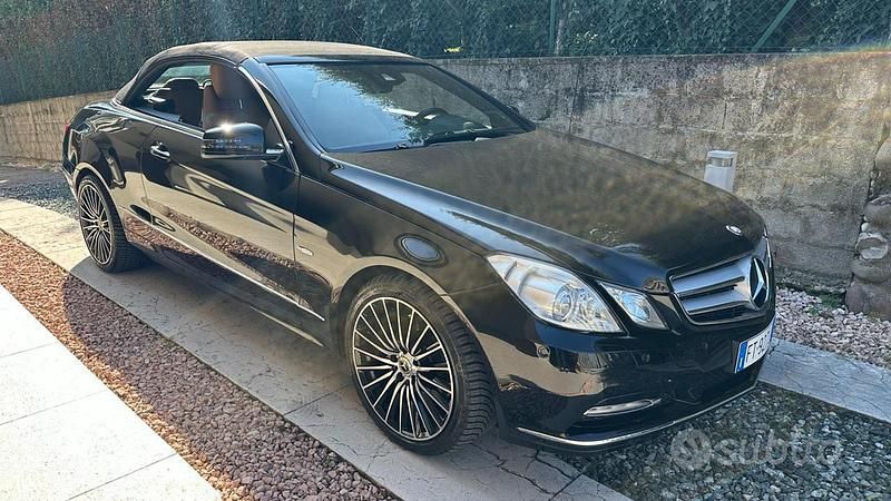 Usata Mercedes E350 Avantgarde 231 CV (169 kW) 2011 Nero ossidiana metallizzato Cabrio
