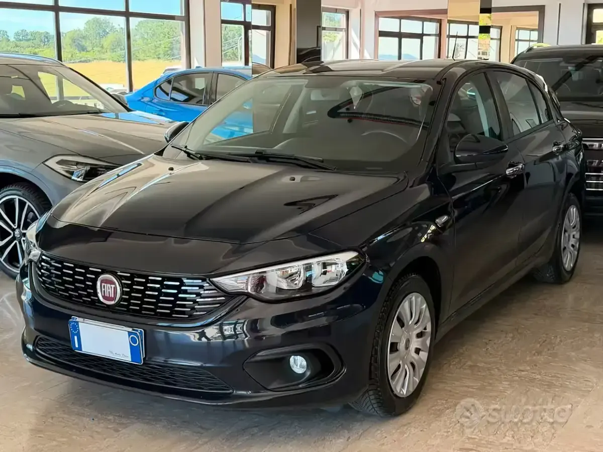 Usata Fiat Tipo Easy 120 CV (88 kW) 2018 Bluazzurro Berlina