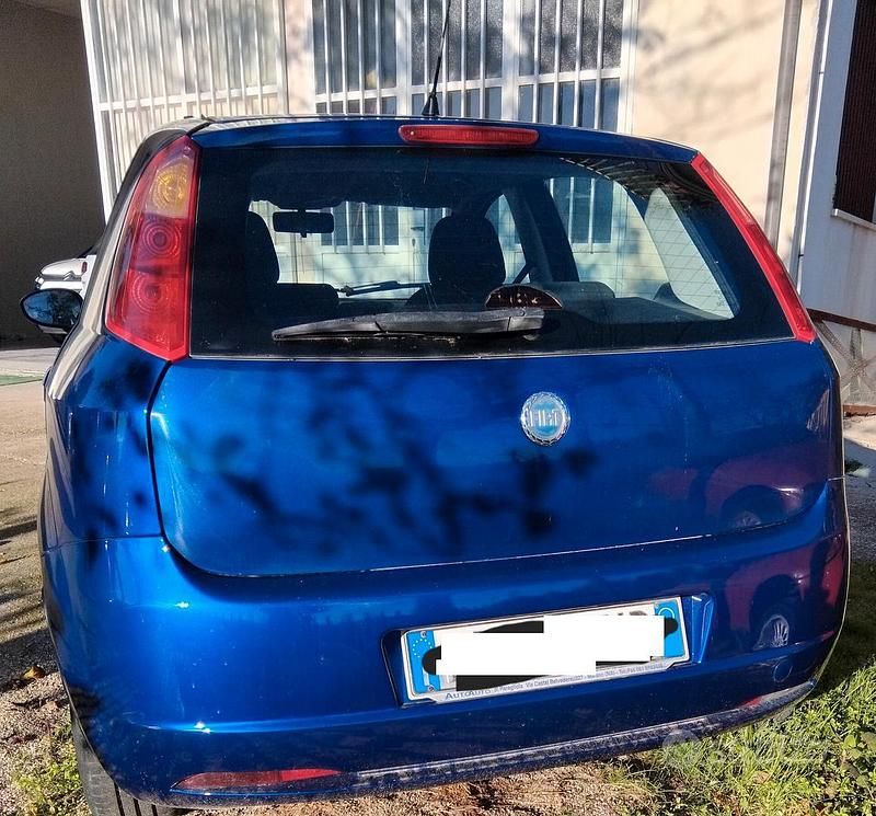 Usata Fiat Punto 69 CV (50 kW) 2006 Blu Berlina