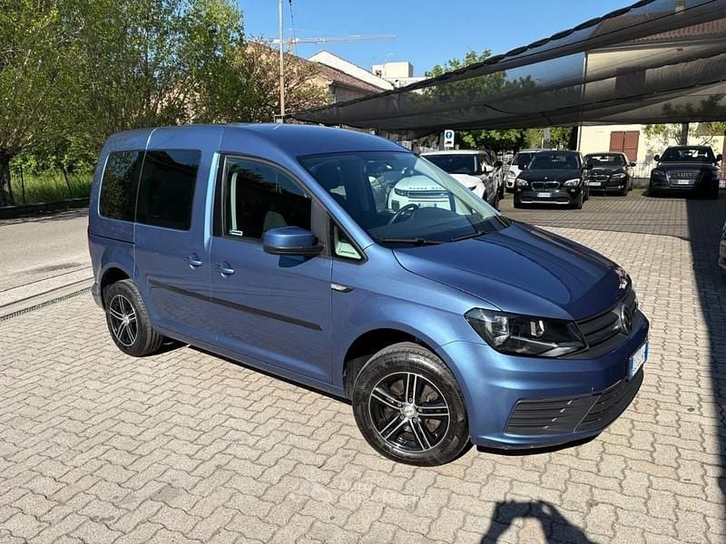 Usata VW Caddy 102 CV (75 kW) 2017 Blu Monovolume