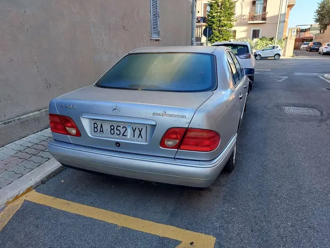 Usata Mercedes E200 Avantgarde 186 CV (136 kW) 1998 Berlina