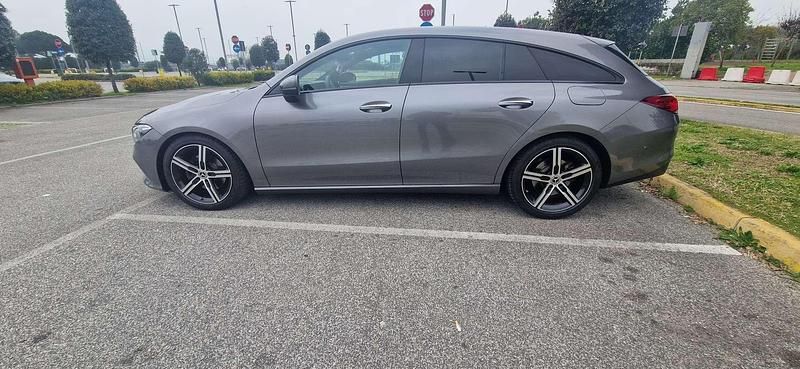 Usata Mercedes CLA180 Shooting Brake 116 CV (85 kW) 2022 Grigio Station wagon