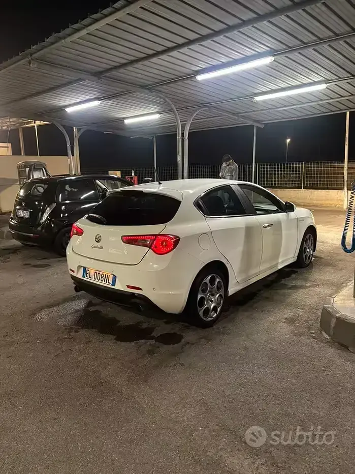 Usata Alfa Romeo Giulietta 140 CV (102 kW) 2012 Bianco Utilitaria