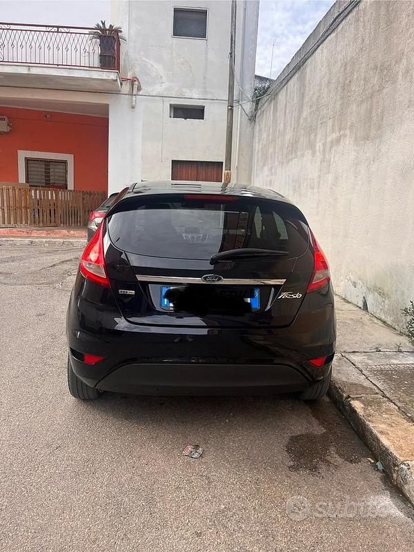 Usata Ford Fiesta 90 CV (66 kW) 2009 Nero Utilitaria