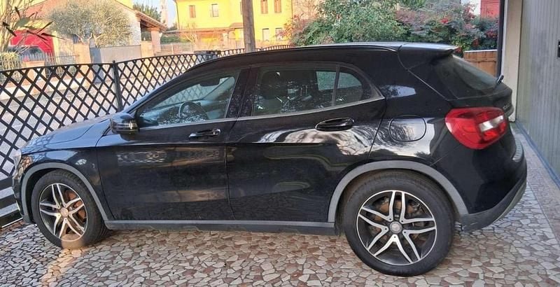 Usata Mercedes GLA220 Premium 170 CV (125 kW) 2015 Nero SUV