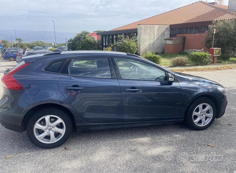 Usado Volvo V40 120 CV (88 kW) 2017 Gris Berlina