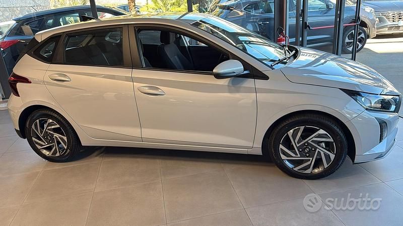Nuova Hyundai i20 78 CV (57 kW) 2025 Grigio Berlina