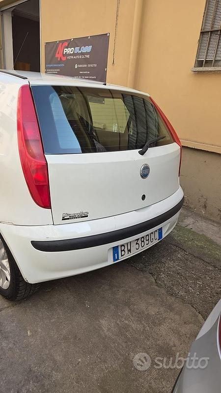Usata Fiat Punto 80 CV (58 kW) 2001 Bianco Utilitaria