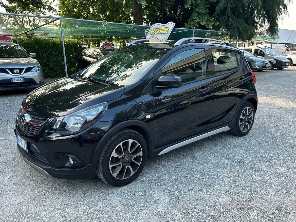 Usata Opel Karl Rocks 73 CV (53 kW) 2018 Nero Utilitaria