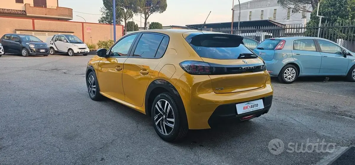 Usata Peugeot 208 Allure 102 CV (75 kW) 2023 Giallo Utilitaria