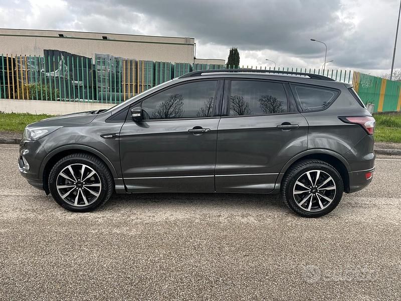 Usata Ford Kuga ST-Line 150 CV (110 kW) 2019 Grigio SUV