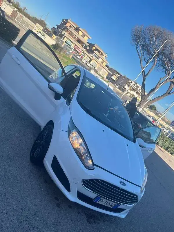 Usata Ford Fiesta 95 CV (69 kW) 2014 Utilitaria