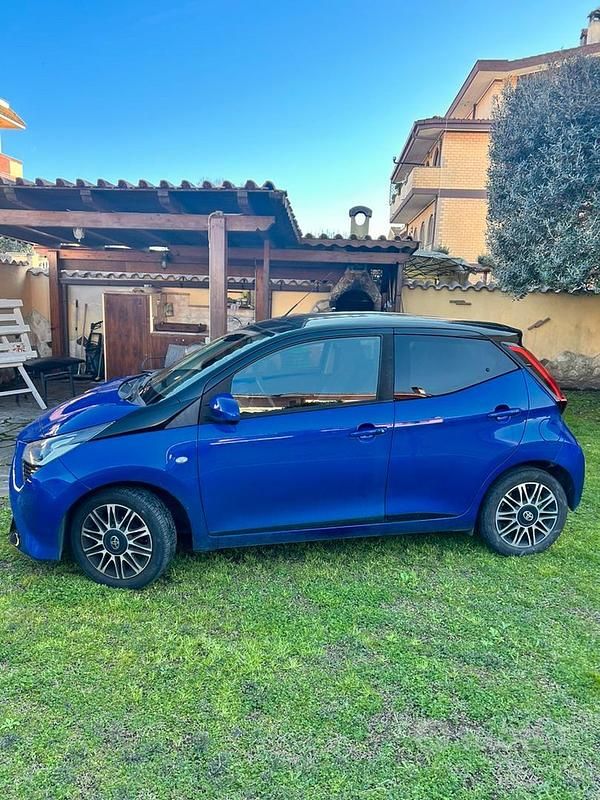 Usata Toyota Aygo X-clusiv 72 CV (52 kW) 2019 Blu Utilitaria