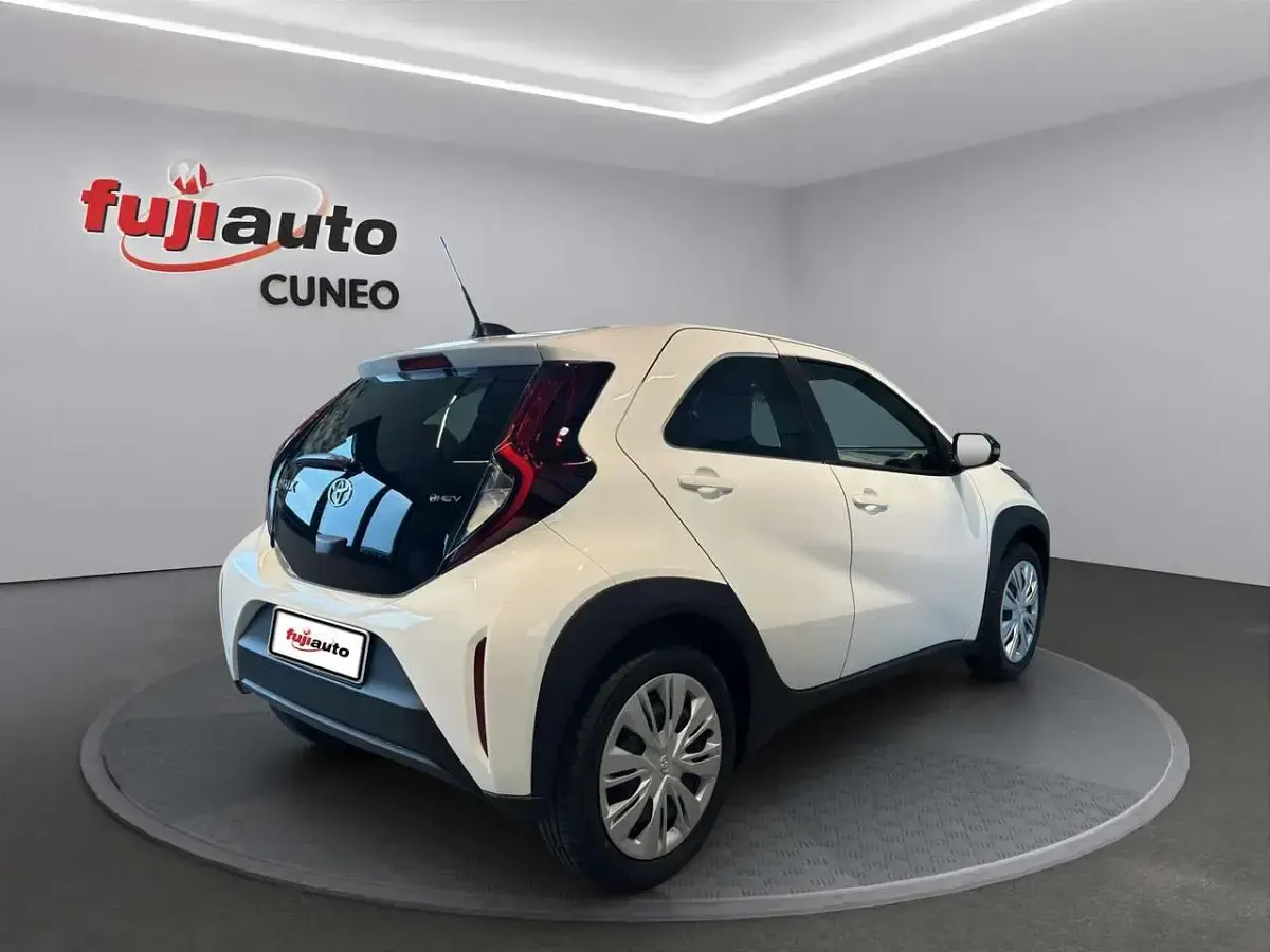 Nuova Toyota Aygo X 116 CV (85 kW) 2026 Super white SUV