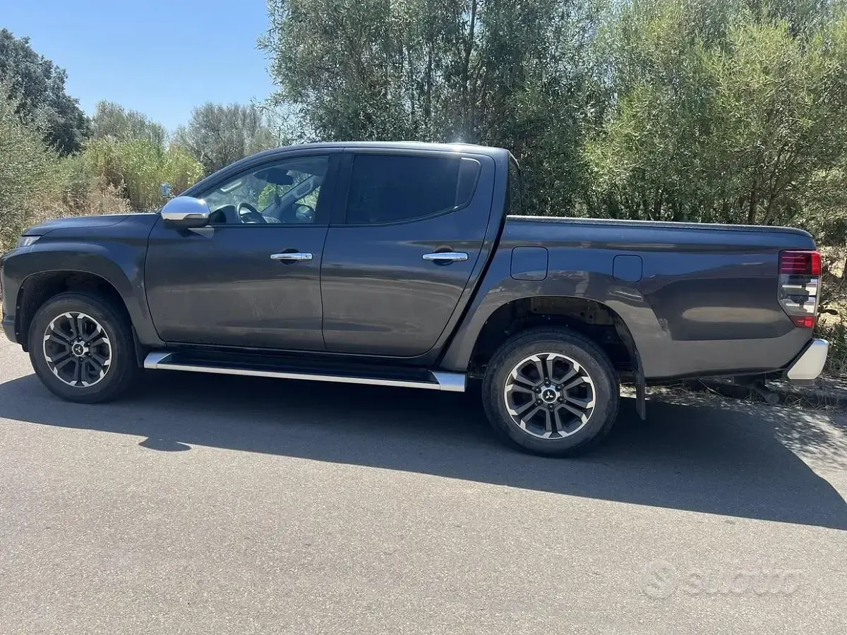 Usata Mitsubishi L200 150 CV (110 kW) 2019 Nero Pick-up