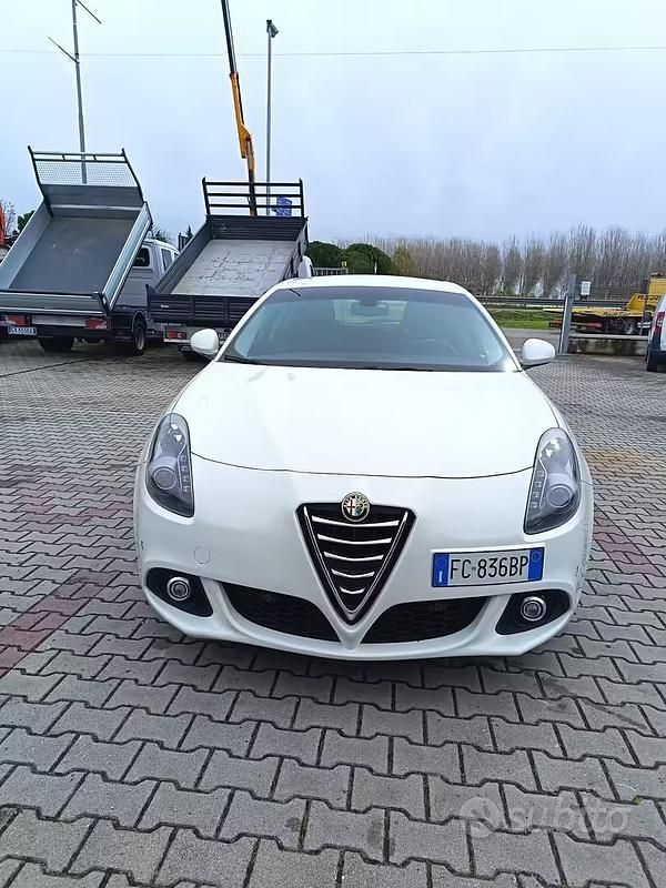 Usata Alfa Romeo Giulietta Business 120 CV (88 kW) 2016 Bianco Utilitaria