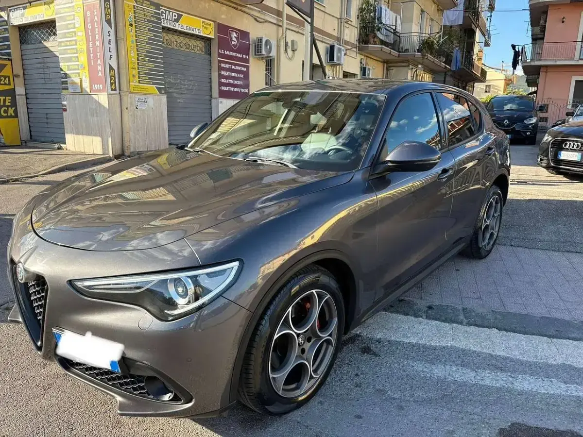 Usata Alfa Romeo Stelvio 160 CV (117 kW) 2022 Grigio SUV